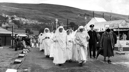 Ebbw Vale Eisteddfod concert procession 1958.jpg