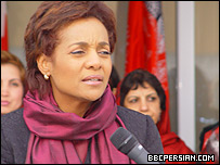 میشل ژان در میان زنان افغان در سفارت کانادا