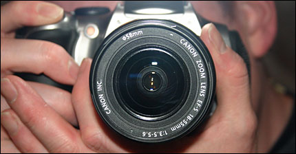 Un fotógrafo toma una foto