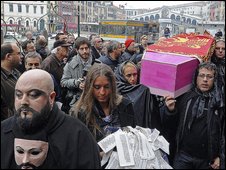 похоронна процесія у Венеції