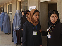 زنان افغان در مرکز اخذ رای