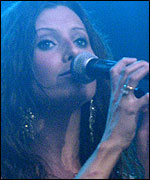 Beulah tried her best to warm up the crowd.