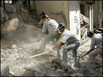 Trabalhos de limpeza em Kiam, no Líbano 