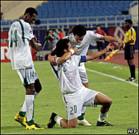 Trung vệ Yasser Al Qahta sau khi ghi bàn cho Ả rập Saudi