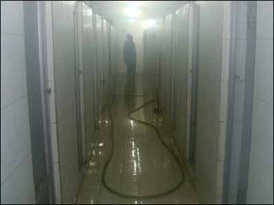 پس از حمام گرفتن هر مشتری، حمام شستوشو می شود.