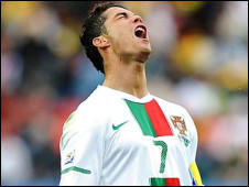 رونالدو بعد الفرصة الخطيرة