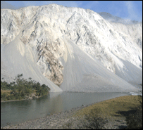 زلزلے کے متاثرین کے لئے برفباری زیادہ خطرناک ثابت ہوسکتی