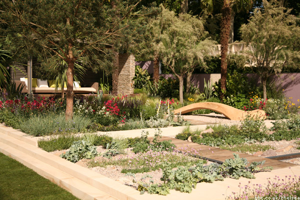 Thrift and sea kale planted in waves at the front of Rober Myer's garden