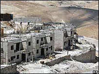 Assentamento israelense, Maale Adumim, em construção