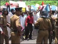 Clashes in the upcountry (photo: Ranjith Rajapaksa)