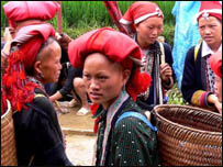 Phụ nữ dân tộc Dao ở Việt Nam (vietvaluetravel.com)