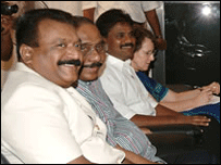 Balasingham (C) with LTTE leader Prabhakaran (L)