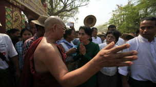Daw Aung San Suu Kyi in Sarlingyi township 
