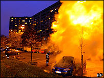 Fransa'da ateşe verilen araç