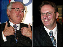 Başbakan John Howard (solda) ve muhalefet lideri Mark Latham
