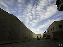 دیوار حائل اسرائیل در عتاروت