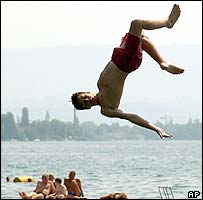 Milhões procuram refúgio do calor na Europa