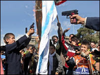 Crianças em protesto anti-EUA e anti-Israel em Teerã