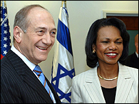 Ehud Olmert (esquerda) e Condoleezza Rice 