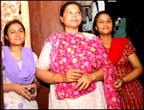  ثمینہ، زرینہ اور ان کی والدہ 