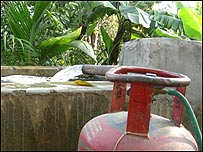 सिंचाई के लिए पंप इंजिन में रसोई गैस का इस्तेमाल