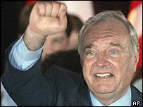 Thủ tướng Paul Martin có cuộc hội đàm với thủ tướng Phan Văn Khải ngày 27.06.2005