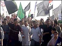 Iraquianos se manifestam contra presença americana