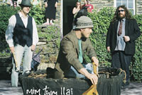 Clawr albwm Mim Twm Llai.