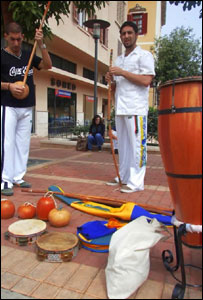 Arbi Sarkissian (dir.) e Jackson Allers preparam-se para a roda. Foto: Tariq Saleh