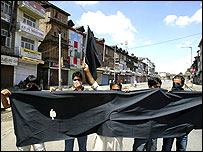 گورنر این این وورا کی پرجم کشائی تقریب