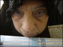 एक महिला मतदाता