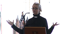 everyday speaker joanna jepson delivering a sermon
