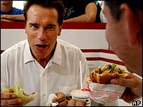 कैलीफ़ोर्निया के एक रेस्तराँ में श्वार्ज़नेगर