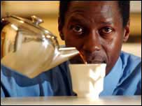 ڈاکٹراوکیلو: چائے سےعلاج ممکن ہے