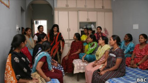 گجرات کے شہر آنند میں سروگیٹ مدرز