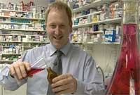 Berwyn Owen wrth ei waith