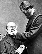 First World War photograph: fitting anaesthetic mask (image courtesy of the Wellcome Trust)