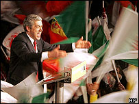 José Sócrates é saudado pelos eleitores