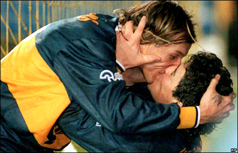 Argentine soccer stars Diego Maradona (right) and Claudio Caniggia kiss after Caniggia scored Boca Juniors' second goal in their 4-1 match against arch rival River Plate, 14 July 1996