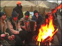 Мешканці наметового містечка (фото УНІАН)