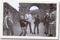 Plant lleol yn cymryd rhan yn y sioe gymunedol