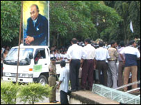 Crowd gathered to pay last respect to a great maestro of Sinhala cinema (Photo Elmo Fernando)