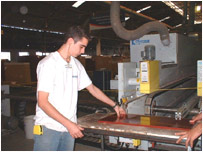 Gentil Guerra Júnior trabalha como auxiliar de produção na Zanzini Móveis