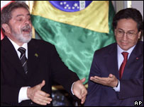 Lula com o colega perruano, Alejandro Toledo, no Palácio do Governo, em Lima