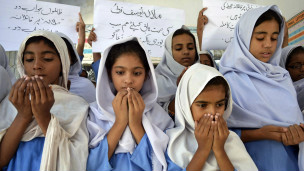 මලාලා යූසුෆ්ෂායි වෙනුවෙන්