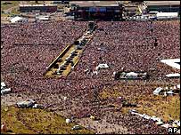 Cerca de 450 mil pessoas foram à antiga base aérea em Toronto