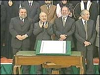 Geçici Temel Yasa imza töreni (Mart 2004)