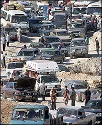 آوارگان لبنانی درحال بازگشت به خانه هايشان