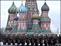 Kızıl Meydan'da Rus askerler