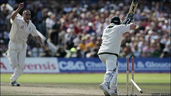 Simon Jones dismissed Michael Clarke with an outstanding delivery during the 2005 Ashes series